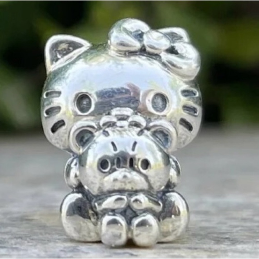 Kitty Charm - Picture 2 of 3